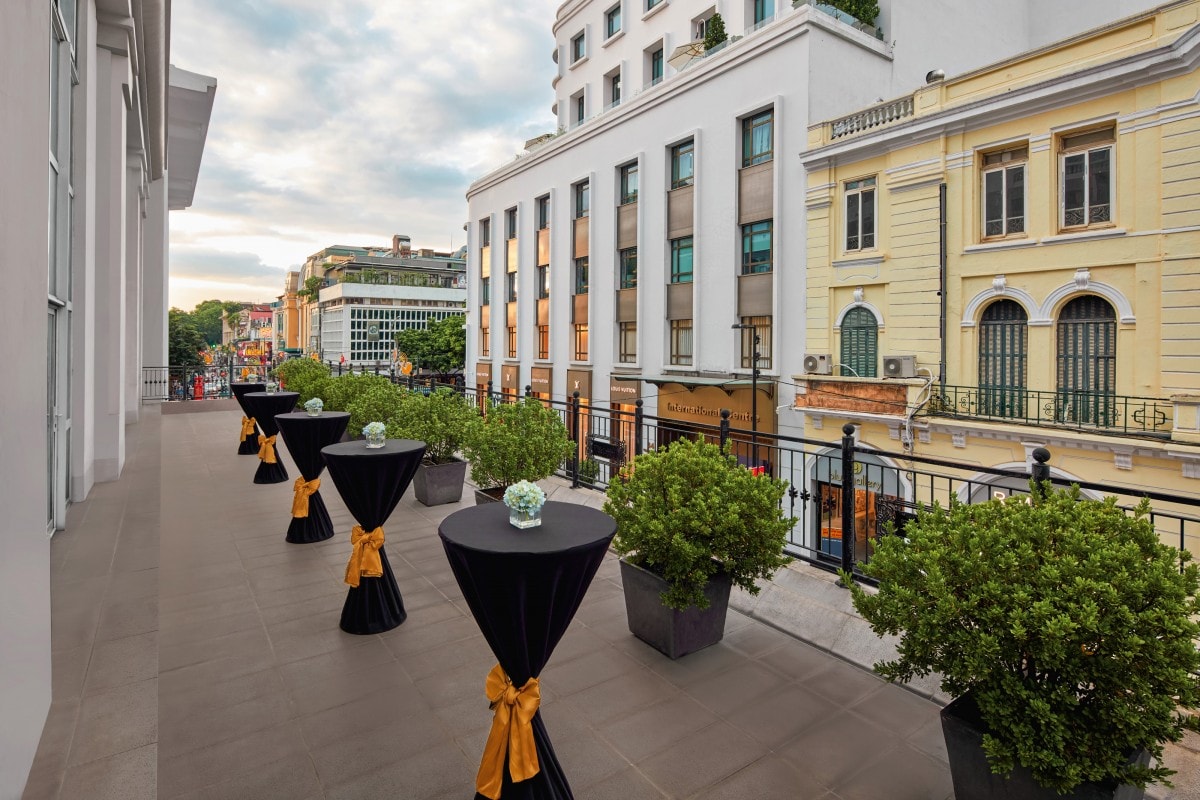 Đến Terrace Bar tại Hotel de l'Opera